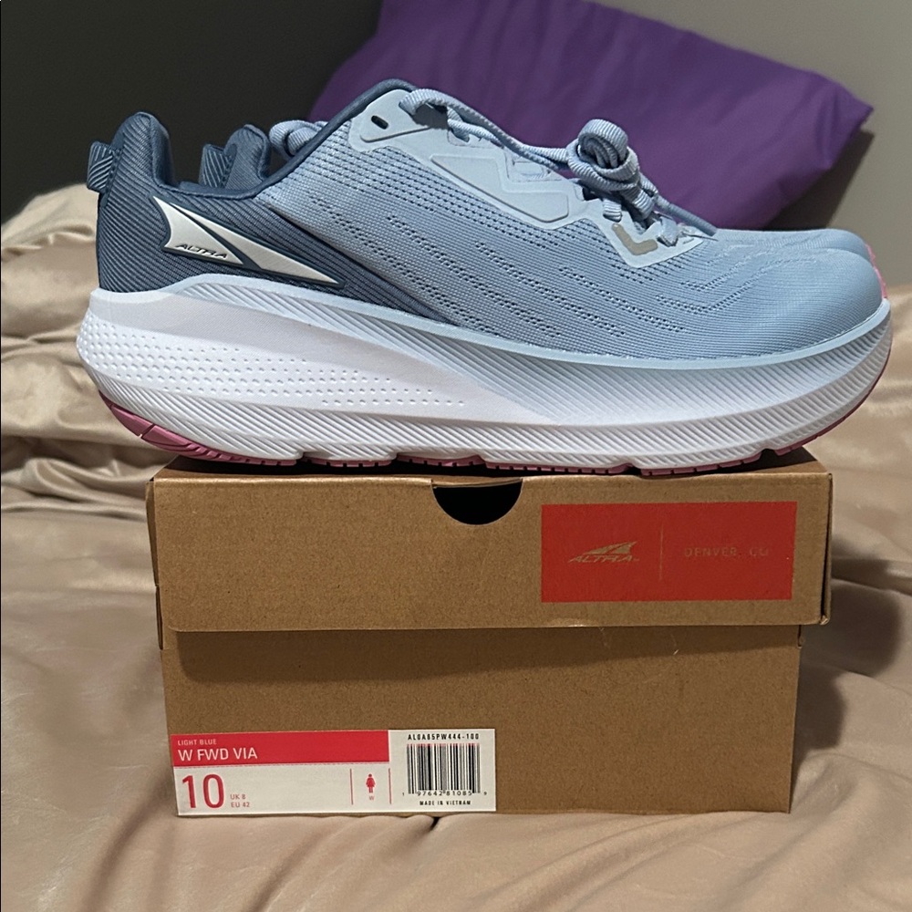 Altra Women's FWD Via Light Blue Athletic Shoes size 10